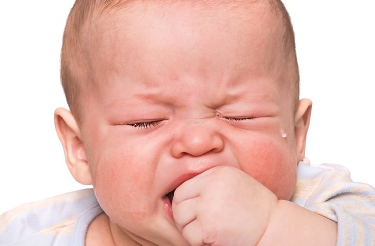 Descubra as causas de cólicas em bebês como aliviar