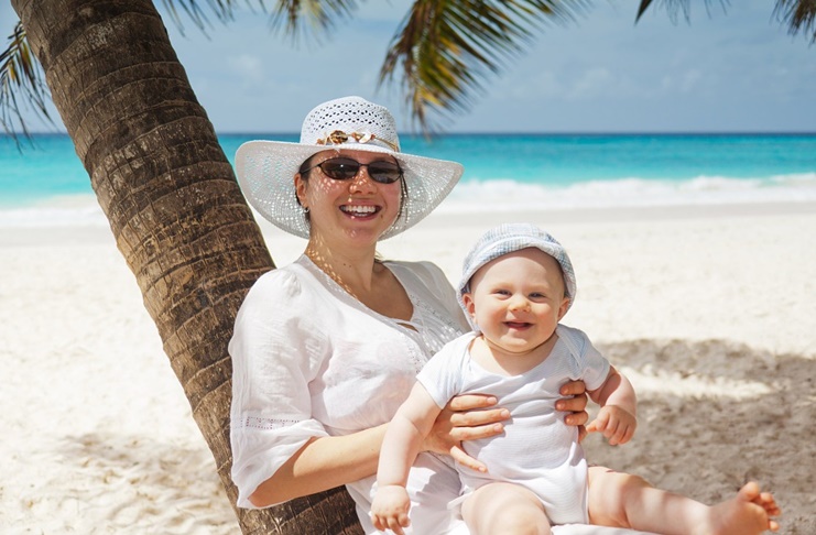 Quais cuidados toda mãe deve tomar ao levar seus filhos na praia? Confira essas dicas